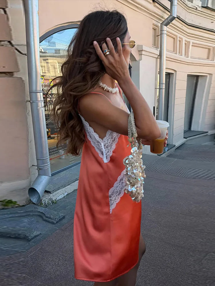 Abito Mini Patchwork con Pizzo – Senza Maniche, Scollo a V – Estate 2026