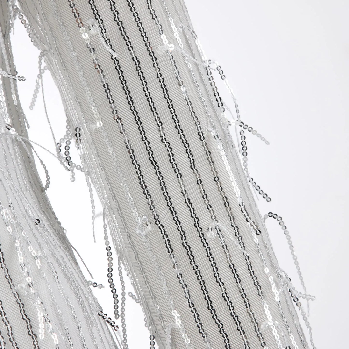 Abito con Nappe e Paillettes – Senza Schienale, Collo Alto